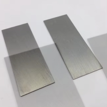 What are the advantages of aluminum oxide? 