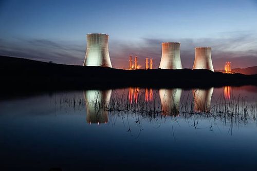 Grid Paradox: Speculating on the Resilience of Nuclear Plants Amidst System Failure 